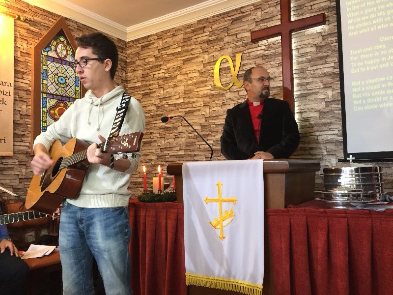 agape Kilisesi pastor