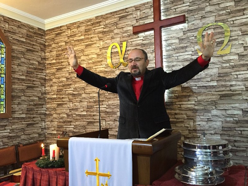 Agape Kilisesinden Past�r Orhan